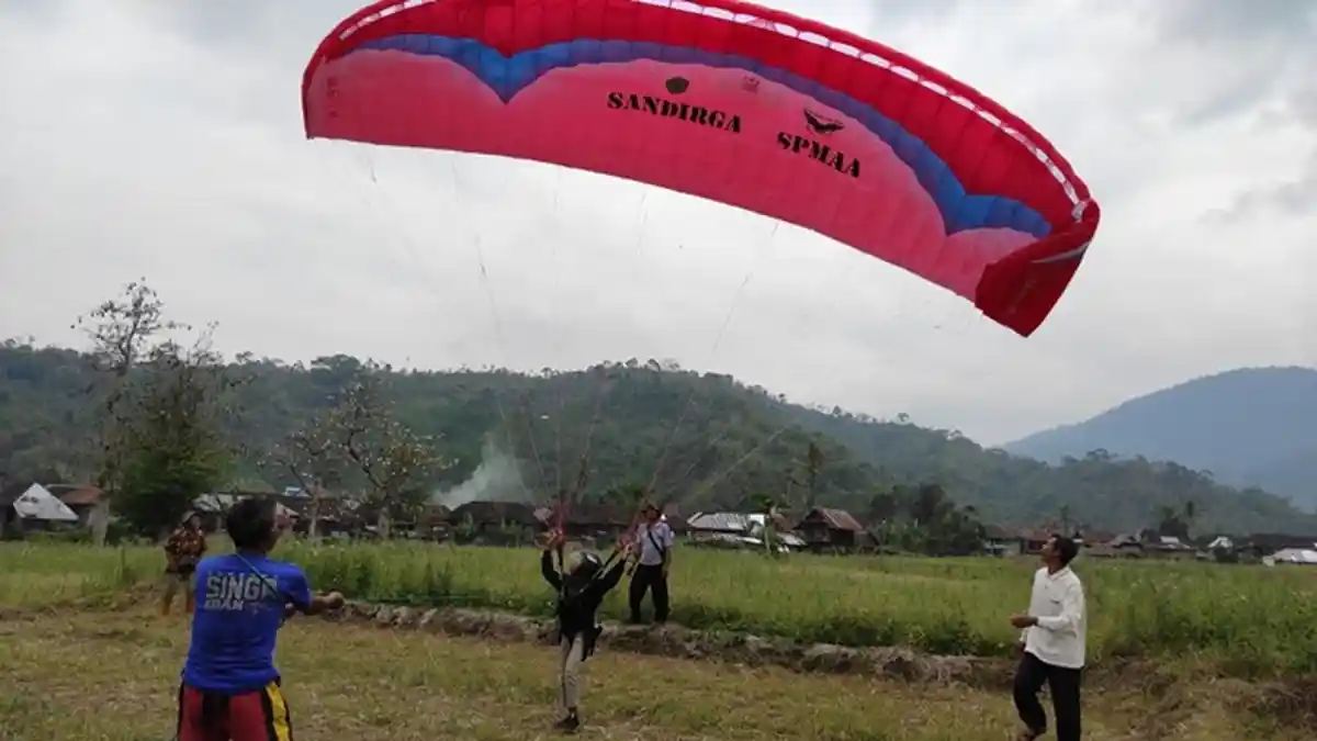 Melihat Olahraga Paralayang, Aset Menjanjikan di Sindang Danau OKU Selatan