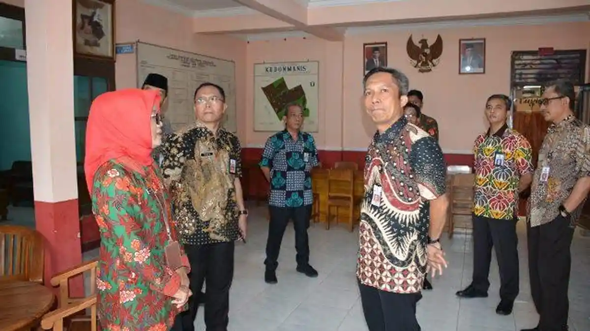 Sekda Cilacap Tinjau Layanan Publik di Hari Pertama Kerja Usai Cuti Lebaran 
