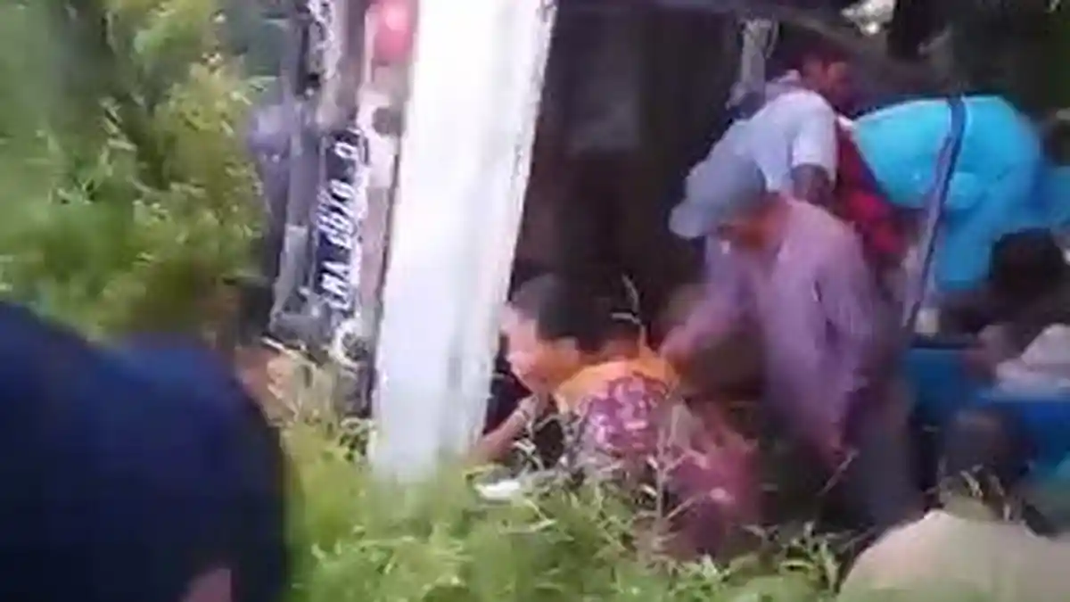 Tak Kuat Melaju di Tanjakan, Pikap di Pekalongan Terbalik, Satu Orang Tewas