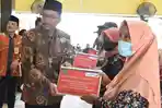 bansos-warga-sekitar-tpa-jabon-sidoarjo.jpg