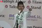 ustadz-abdul-somad-uas-hnetikan-ceramah-dan-tegur-jamaah.jpg