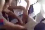 VIDEO: Heboh, Penumpang Pesawat Ini Lempar Uang ke Udara, Berteriak 'Aku Ingin Terbang'
