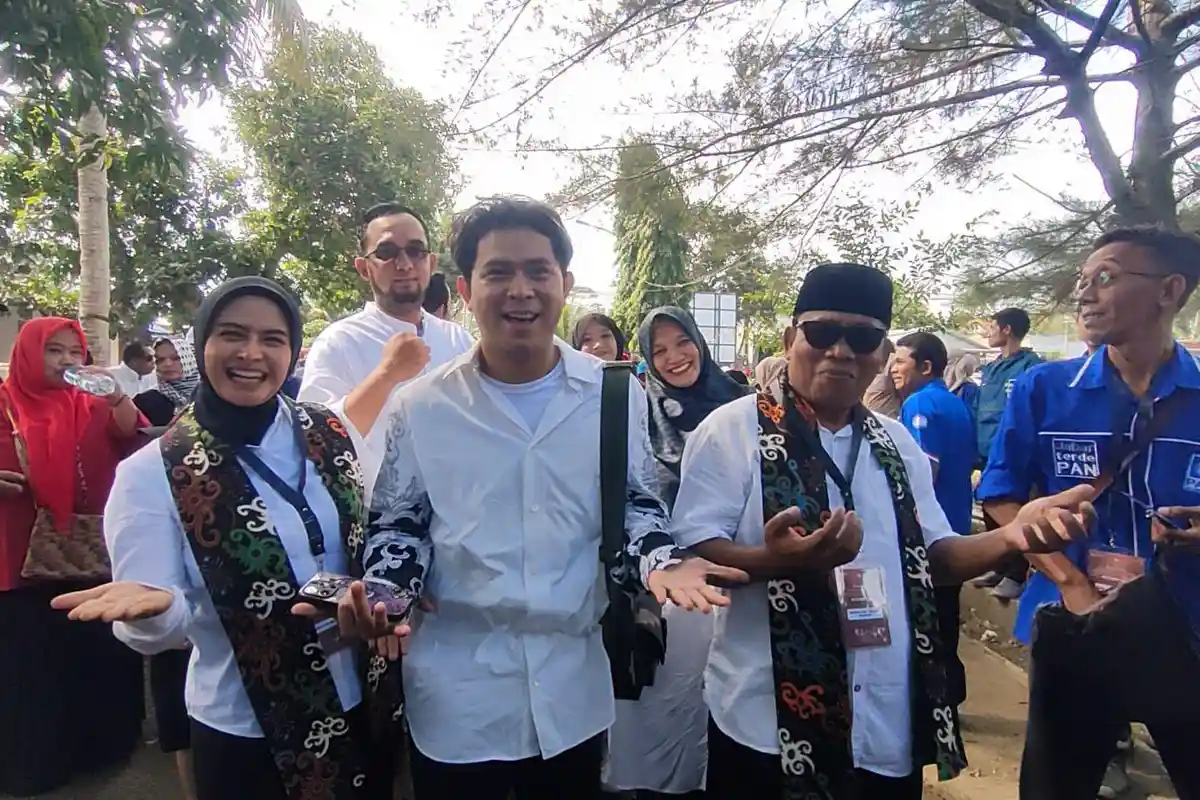 Penyanyi Cakra Khan Dukung Penuh Langkah Sang Kakak Maju di Pilkada Pangandaran 2024