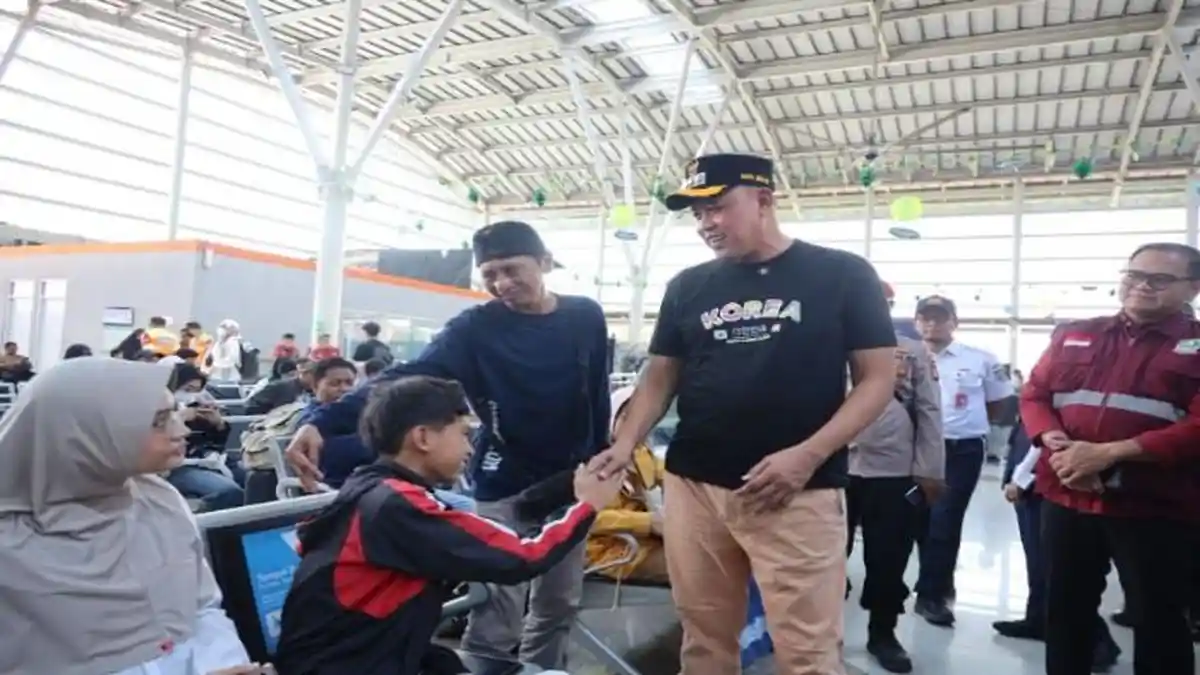 Tinjau Stasiun Bekasi, Tri Adhianto Bahas Underpass hingga Pastikan Kelancaran Mudik