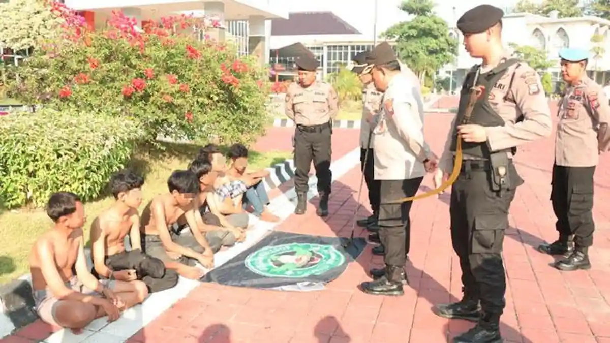 6 Anggota Gangster yang Culik Pemuda di Gresik Diringkus Polisi, Sering Konvoi sambil Acungkan Sajam