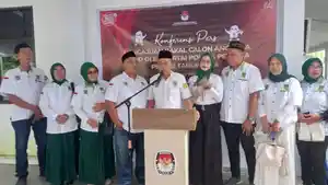 Foto-fis-Ketua-DPC-PBB-Minut-bersama-bakal-Calegnya.jpg
