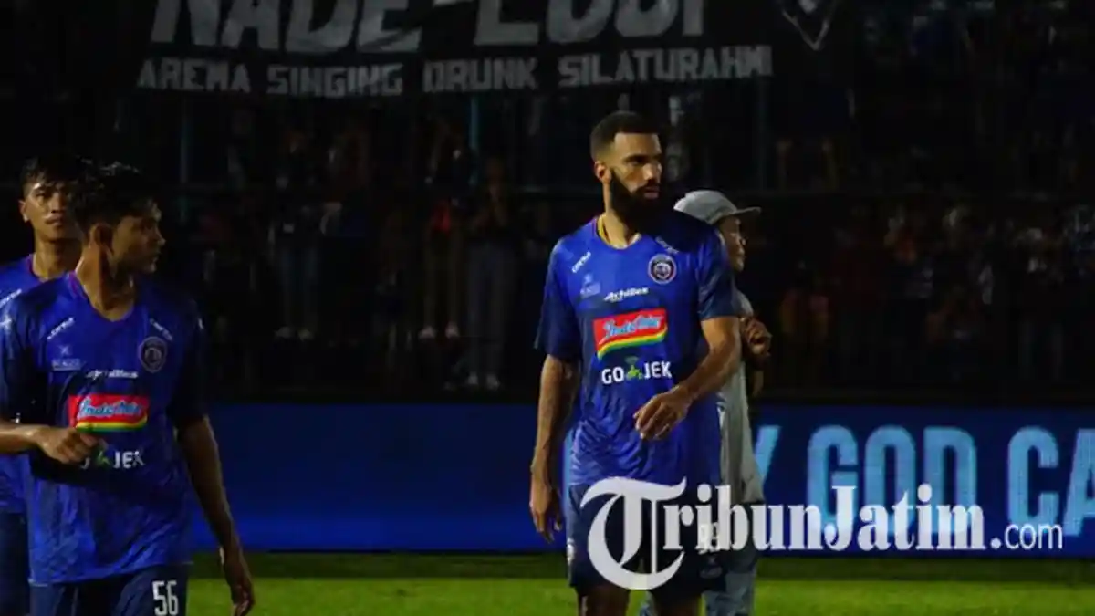 Arema FC Vs Persija, Sylvano Comvalius Tak Ada Kabar, Milomir Seslija Pilih Siapkan Pemain Lokal