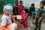 Rumah Zakat Ajak Ultraiman Bagikan 100 Paket Buka Puasa