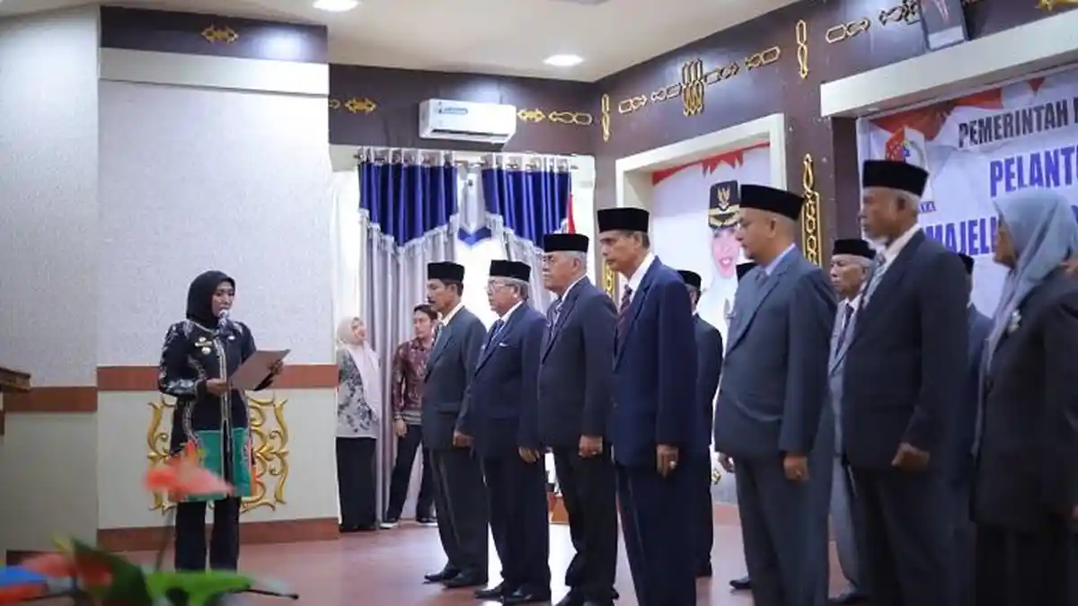 Pj Bupati Lantik Pengurus MPD Nagan Raya, Ketua Dijabat Saidon Hamzah ...