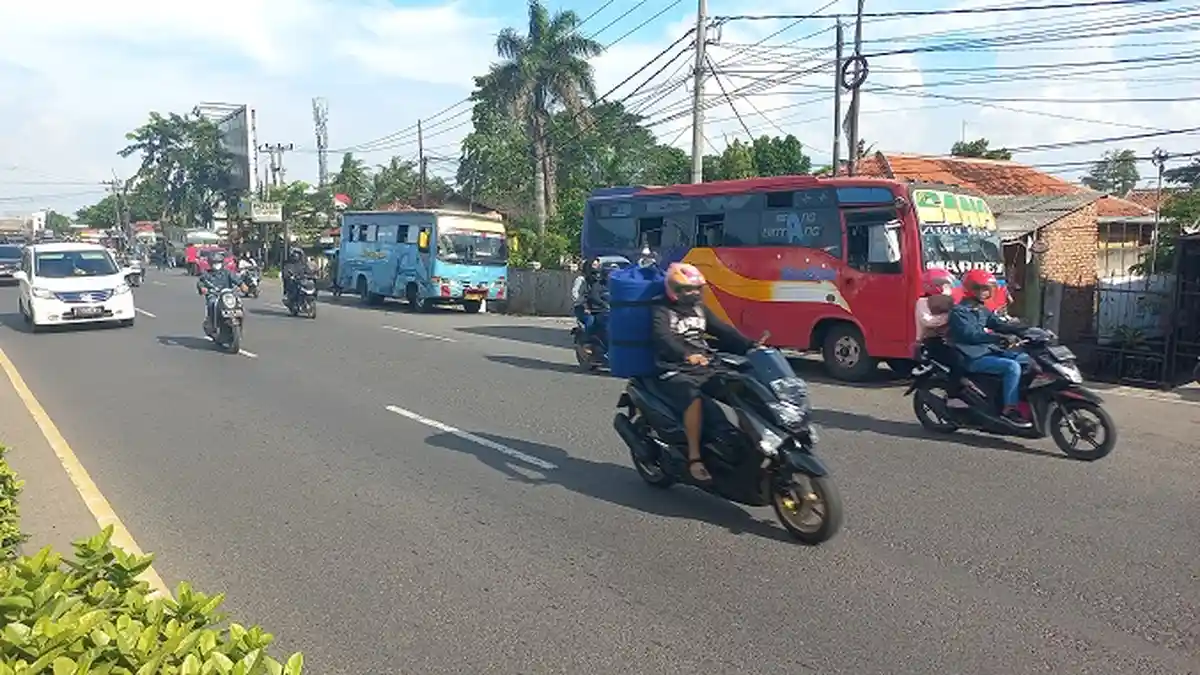 Arus Balik di Karawang Arah Jakarta Mulai Dipadati Pemudik Sepeda Motor