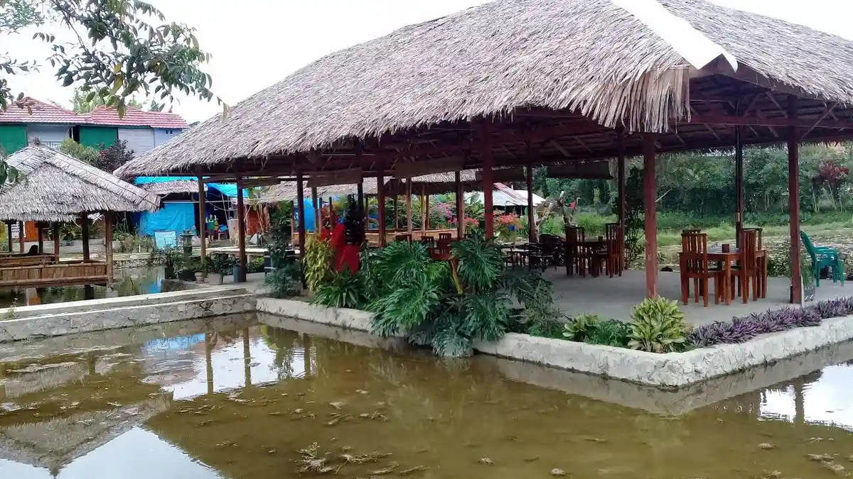 Kafe Pondok Bambu Mamasa, Konsep Desa, Menu Kota, Free WiFi