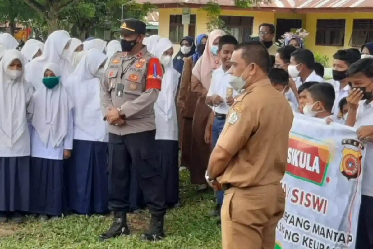Ajak Siswa Ikut Vaksinasi, Ini Langkah yang Dilakukan Kapolsek Simpang Keuramat 