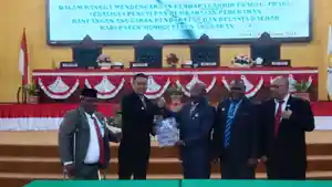 to-bersama-penetapan-APBD-Perubahan-d.jpg