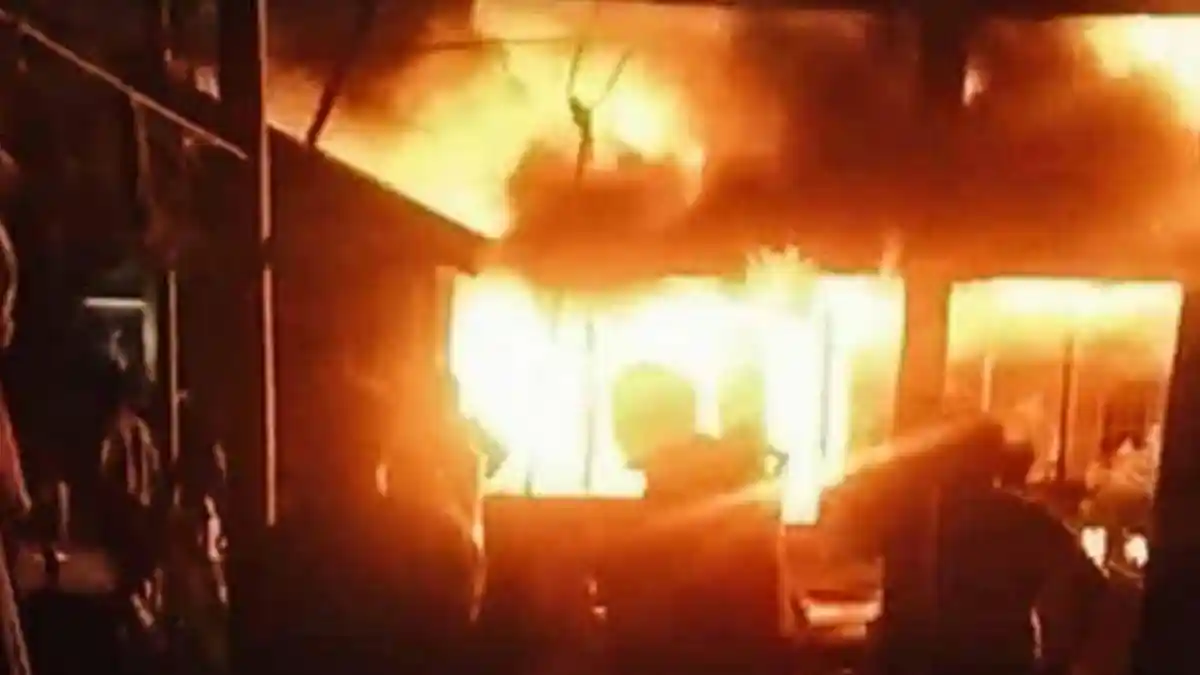 Konter Handphone di Tembilahan Terbakar, Pemilik Derita Luka Bakar