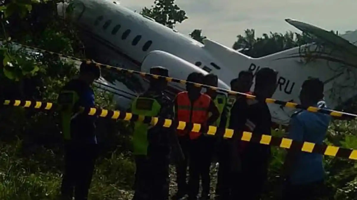 BERITA FOTO: Pesawat Tergelincir di Morowali, Hilang Kendali dan Tabrak Pagar Pembatas - pesawat-tergelincir-di-morowali-3-11052023.jpg