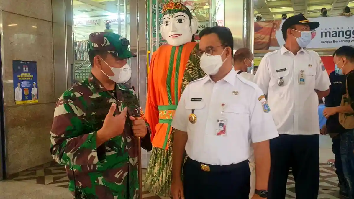 Tak Mau Pusing Soal Sanksi Tolak Vaksinasi, Anies: Kami Hanya Menawarkan