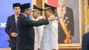 pj-gubernur-lantik-pj-bupati-cilacap-dan-bupati-karanganyar.jpg
