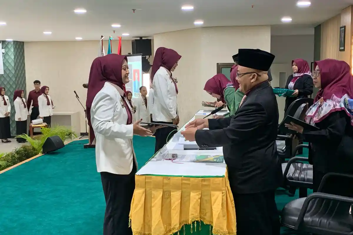 Unwahas Semarang Gelar Sumpah Apoteker Ke-27, Nilai Rata-Rata Lulusan Meningkat