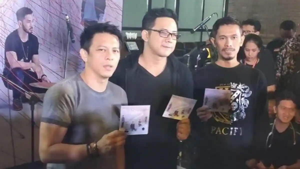 Trending di Youtube Lirik Lagu dan Chord Mencari Cinta Noah Feat BCL