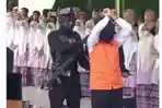 VIRAL-Video-Nikah-Massal-di-Pesantren-Pengantin-Diborgol-hingga-Pakai-Baju-Tahanan-Begini-Faktanya.jpg