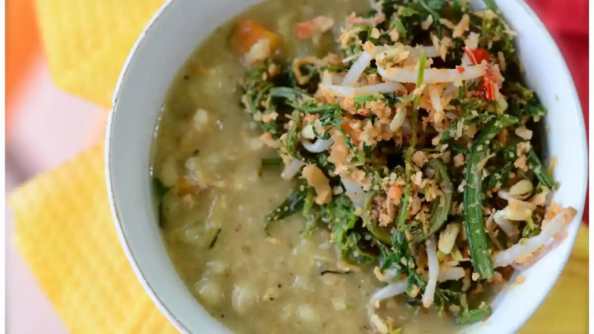 Lezatnya Bubur Pedas di Masjid Raya Medan, Saat Ramadan, Warga Rela Antre Sejak Ashar