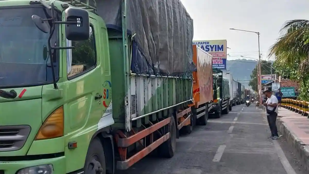 Macet Parah Arah Pelabuhan Ketapang Banyuwangi, Sopir Terjebak hingga 18 Jam