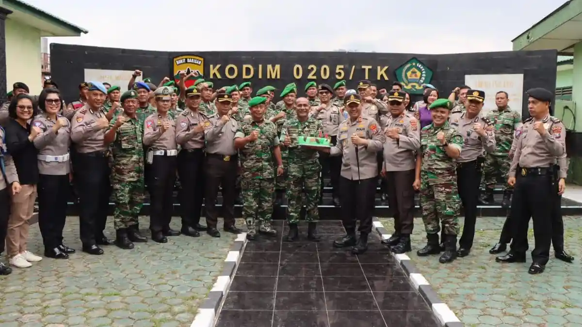 Hari Jadi TNI, Kapolres Tanah Karo Berikan Kejutan ke Kodim 0205 TK dan Batalyon 125 SMB