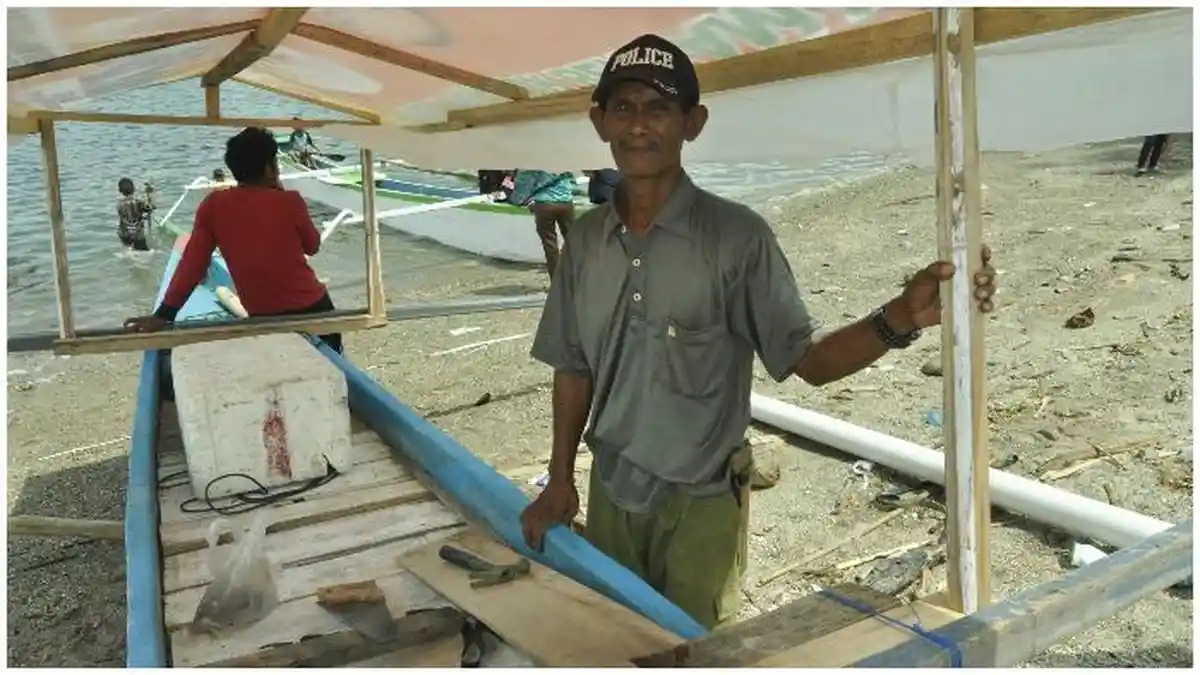 9 Bulan Pascabencana, Seorang Nelayan di Mamboro Palu Terpaksa Pinjam Perahu untuk Melaut