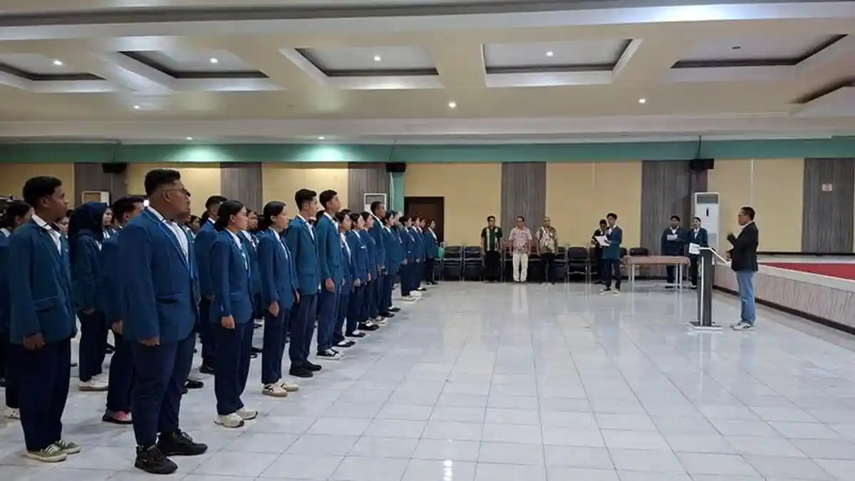 Direktur Poltekkes Kemenkes Kupang Resmi Lantik Pengurus BEM Periode 2026