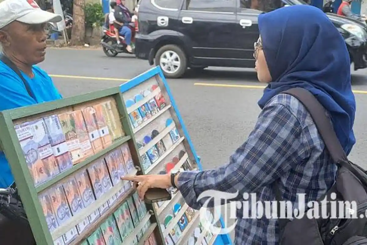 Inilah Hukum Tukar Uang Baru Saat Lebaran Idul Fitri Menurut Buya Yahya dan Ustaz Abdul Somad