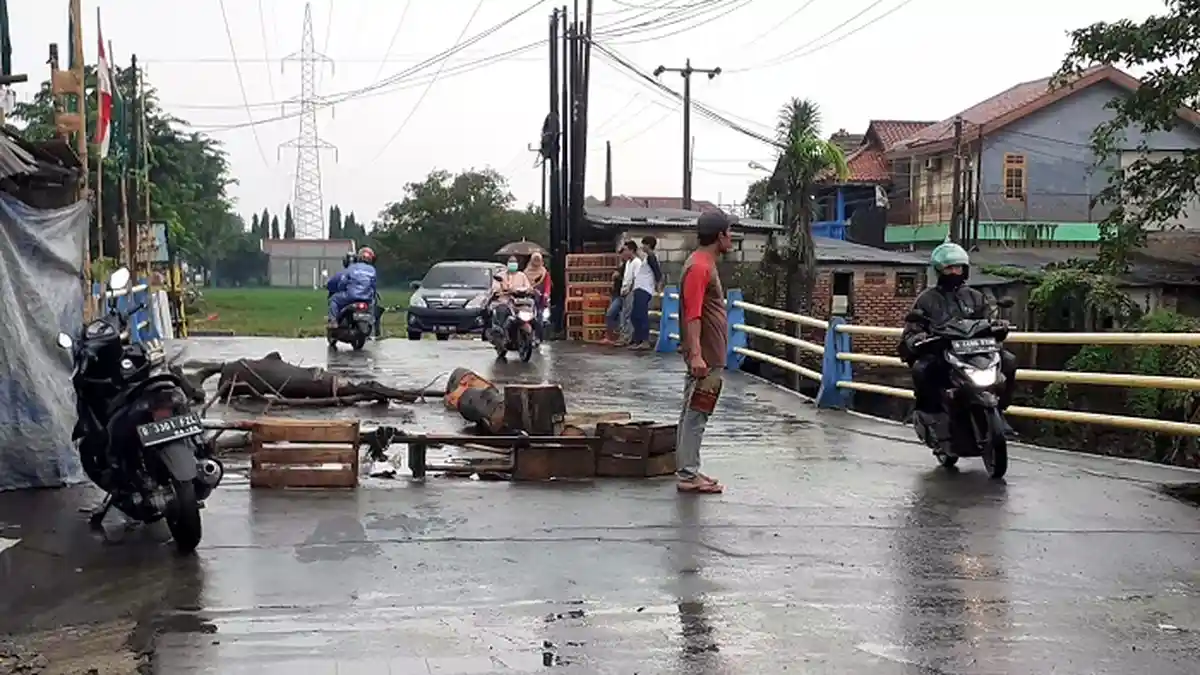 Tiap Hari Pergi Pulang Kerja Lewat Jembatan Graha Prima, Pengemudi Mobil Ini Jadi Khawatir Terus