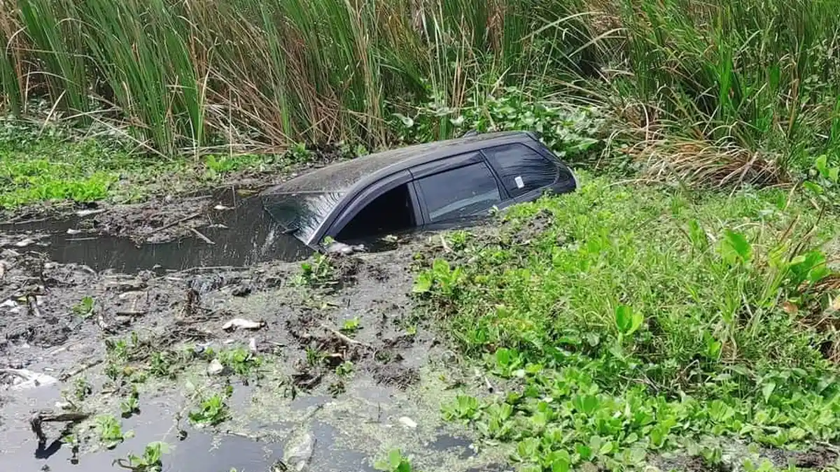 Kecelakaan di Minahasa Sulawesi Utara, 1 Mobil Terperosok ke Rawa di Jalan Boulevard Tondano