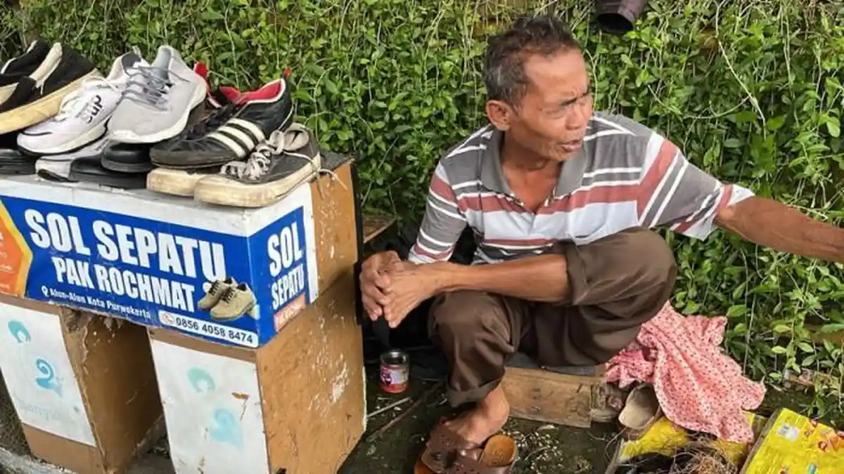 PILU Tukang Sol Sepatu Bingung Ganti Rugi Sepatu Pelanggan yang Dijarah Massa: Makan Aja Pas-Pasan