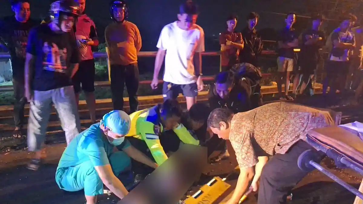 Kecelakaan Maut Lamongan: Dua Pelajar Tewas Adu Banteng di Jembatan Made - Surya.co.id