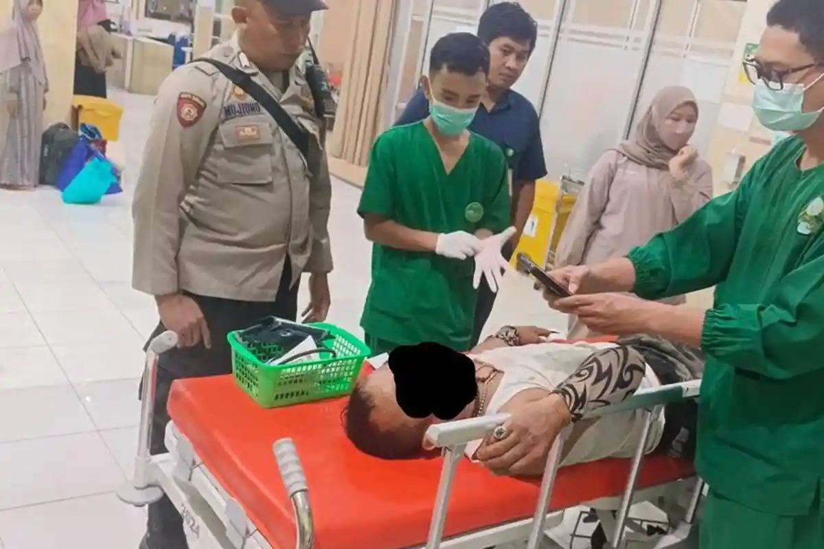 Agus Berulah! Sok Jadi Preman Palak PKL Stadion Kraksaan Probolinggo Lalu Babak Belur Dihajar Warga