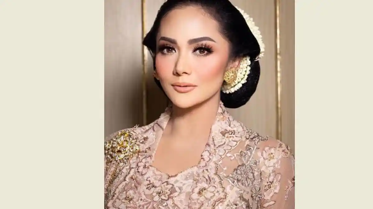 Ternyata Sanggul dan Kebaya yang Dipakai Krisdayanti di Pernikahan Aurel-Atta Ada Maknanya