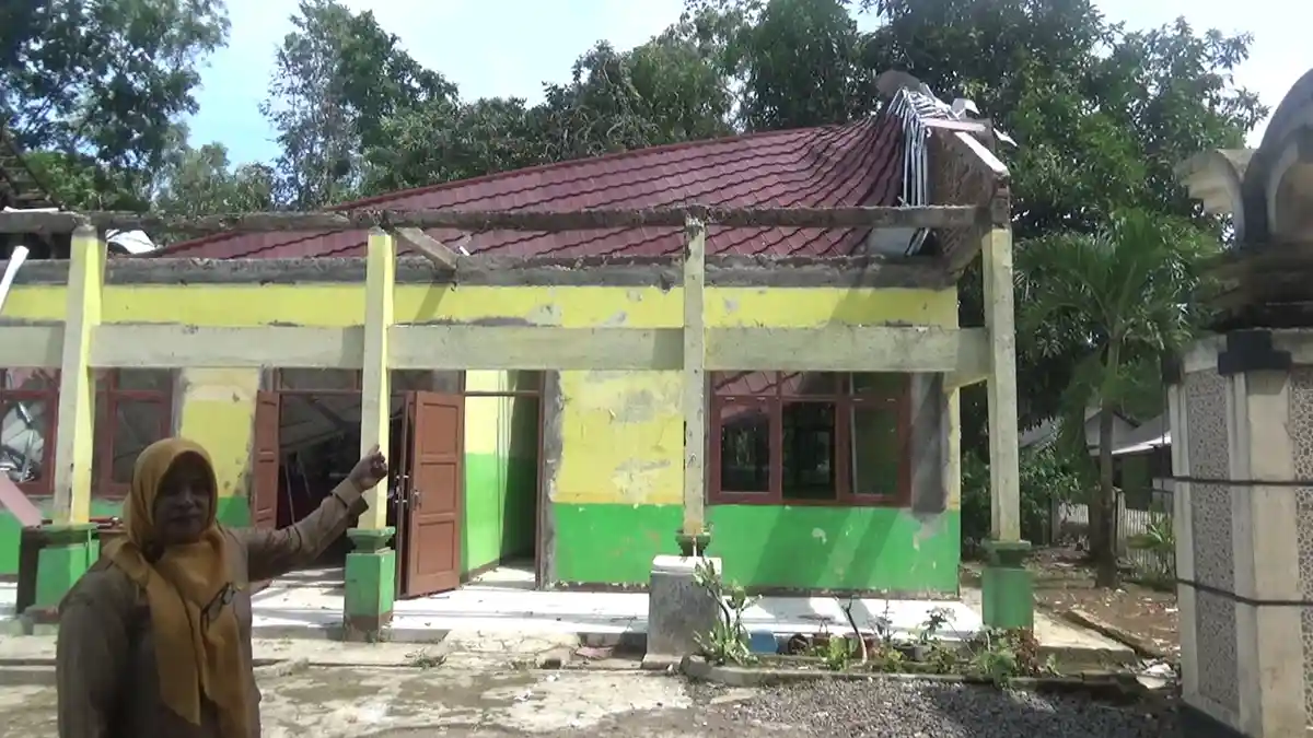 Berita Subang Terkini, Atap Bangunan SDN Utamajaya Ambruk, Diterpa Angin Puting Beliung