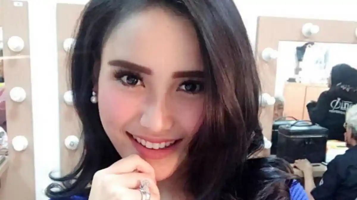 TRIBUNWIKI: Profil dan Perjalanan Karir Ayu Ting Ting, Kini Dekat Sama Ivan Gunawan?