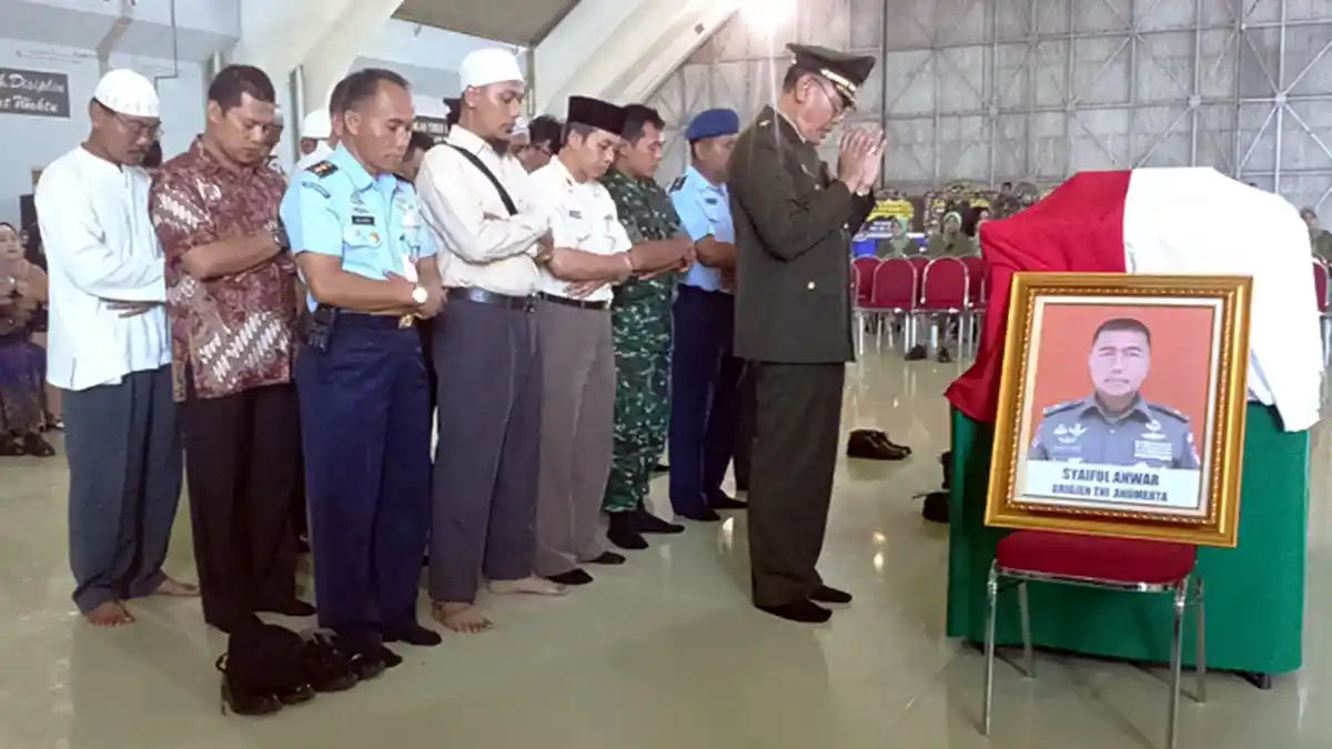 Sebelas Korban Helikopter Jatuh Disalatkan di Skadron 17