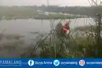 tenggelam-tim-sar-waduk-gedangkulut-kecamatan-cerme-gresik_20180307_214628.jpg