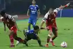 jabar/Aksi-laga-Persib-Bandung-vs-Barito-Putera-pada-pekan-ke-31-Liga-1-2.jpg