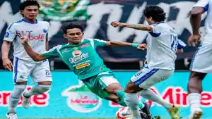 Persebaya-Arief-Catur-Arema-FC.jpg