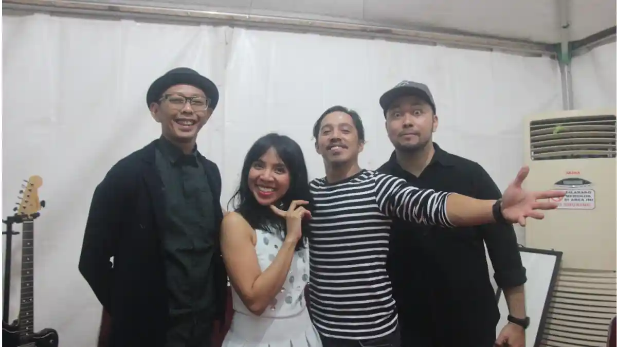 Manggung di Makassar, Personel Mocca Band Ikut Pisahkan Penonton yang Berkelahi