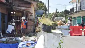 Tim-DPUPR-Kota-Blitar-melakukan-uji-sondir-di-jembatan-Jl-CR-Sukandar-Sananwetan-Blitar.jpg