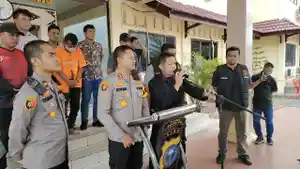 Terpidana-yang-berhasil-diamankan-Polres-Bengkalis.jpg