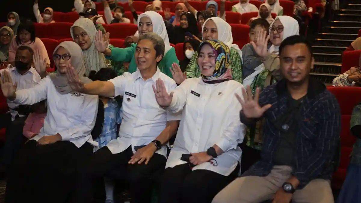 Peringati Hari Keluarga Nasional, Dedie A Rachim Nobar Film Keluarga Cemara 2 dan Beri Pesan Penting