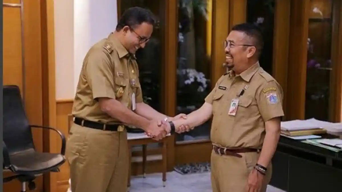 Anies Baswedan Menjadi Satu-satunya Gubernur yang Disalami Pria Ini Setelah 38 Tahun Mengabdi