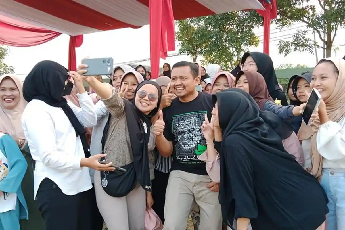 Massa Pendukung Kirab dari Darmaraja Bakal Antarkan Dony-Fajar Daftar ke KPU Sumedang