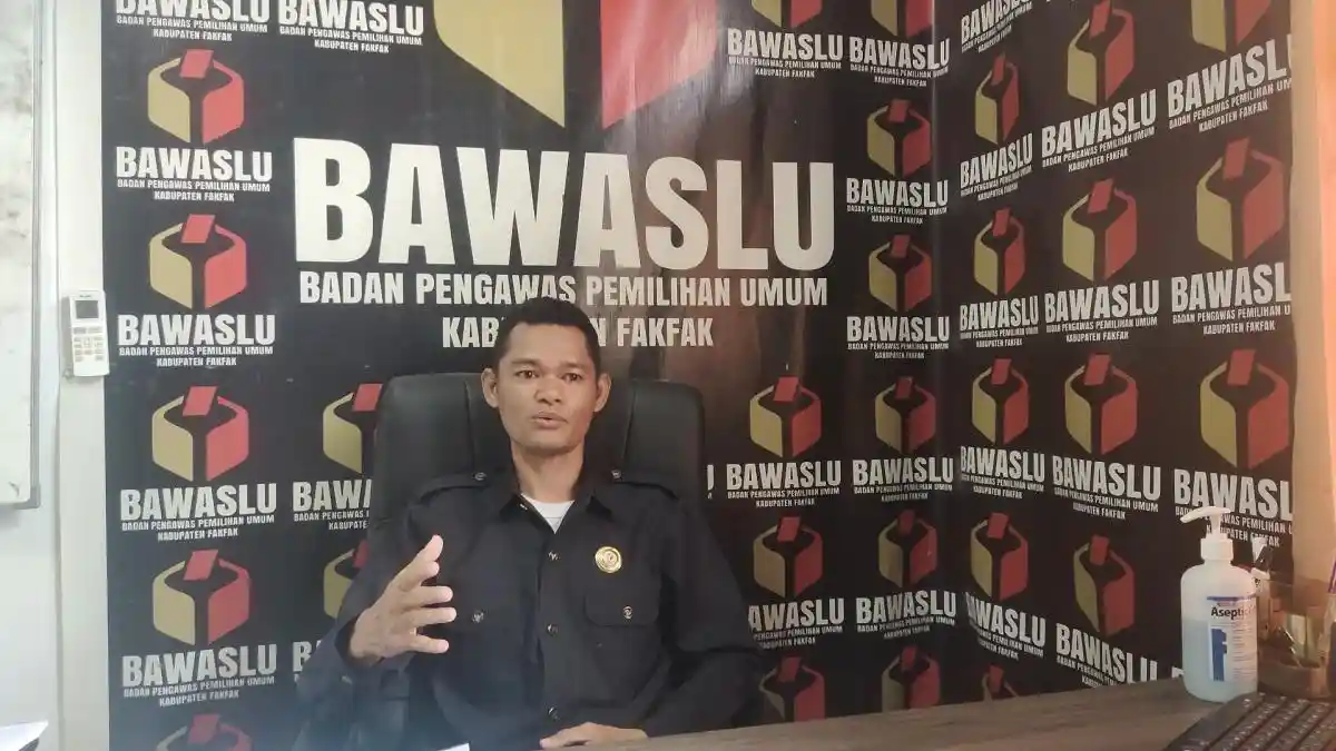Bawaslu Fakfak Tegaskan Dilarang Pasang APK di Pohon dan Pagar 