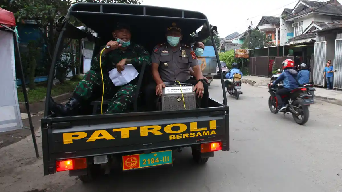 Patroli Bubarkan Kerumunan Warga, Sejauh Ini Belum Ada Perlawanan